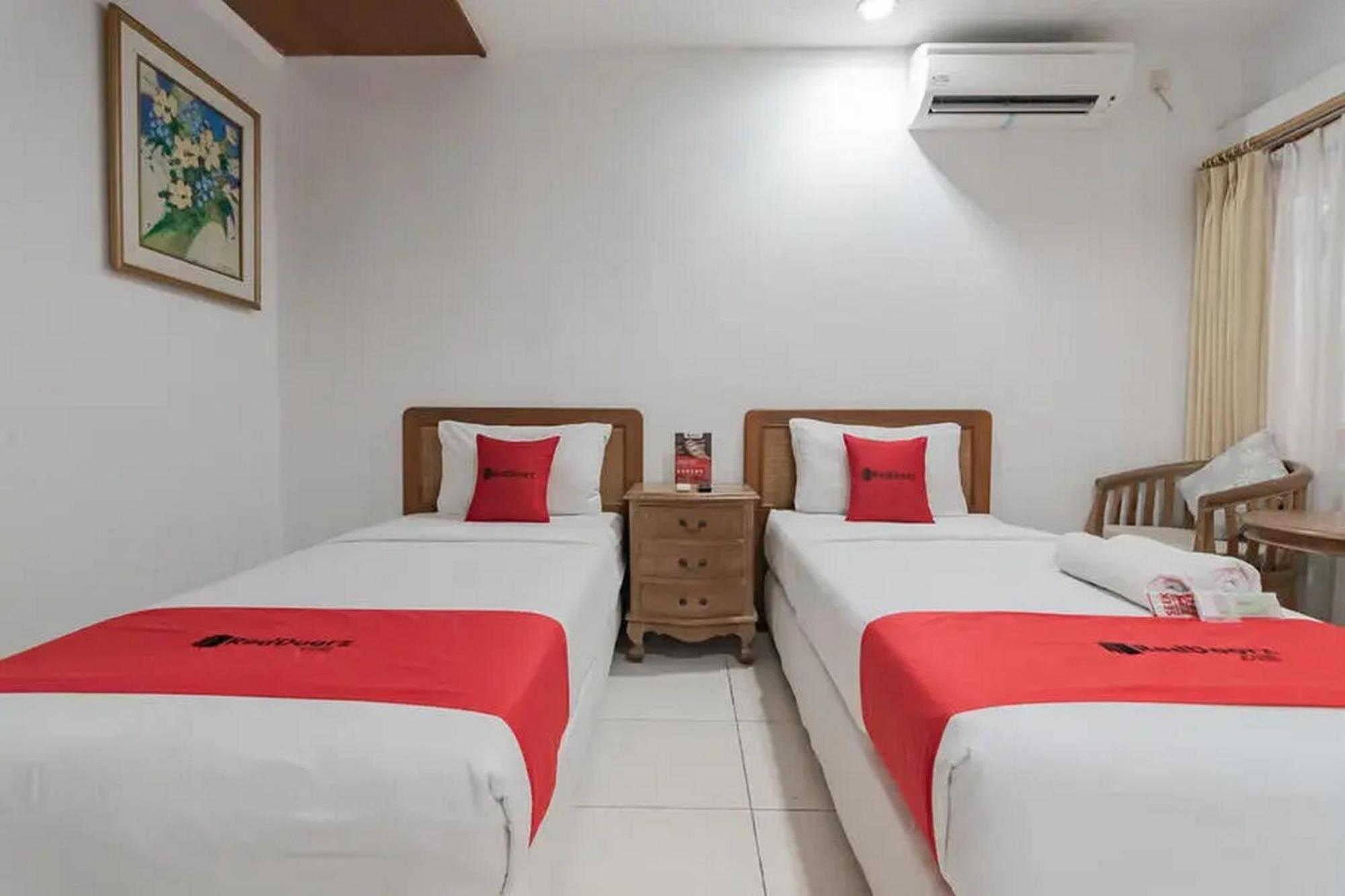 Reddoorz At Arwiga Hotel Near Rs Hasan Sadikin Bandung Exterior photo